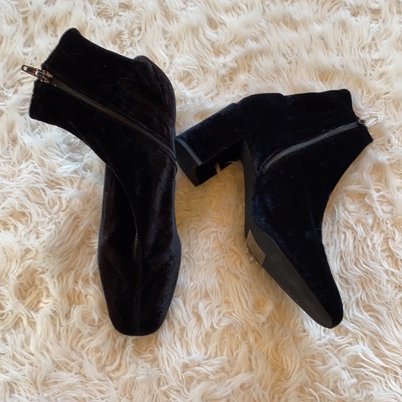 Jeffrey Campbell Cienega-Lo black velvet ankle sock boots. Size 8.5 - Picture 6 of 12